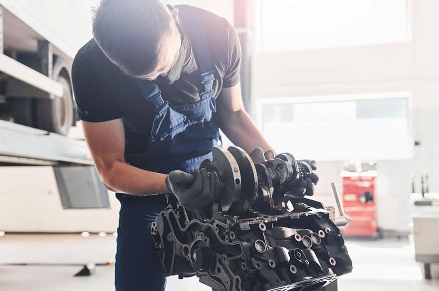 Motorul, mai important decât piesa dintre volan și scaun