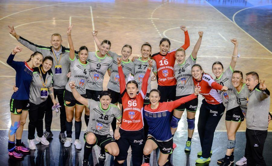 Măgura Cisnădie a urcat pe 4 în Liga Florilor Foto: DAN POTOR SCM Rm. Vâlcea a învins Gloria Bistrița, echipă care l-a avut în tribună pe viitorul antrenor, Kim Rasmussen » Toate rezultatele etapei și clasamentul