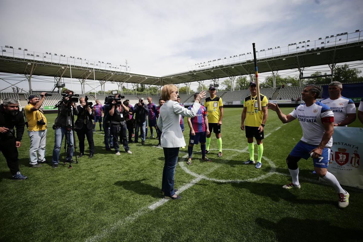 Oina înaintea Ligii 1 pe Arcul de Triumf! » Record de asistență la sportul național al României