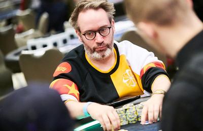 De la vândut bilete în club de noapte, la ambasador al pokerului » Voia să-și achite chiria din poker și acum e as mondial!