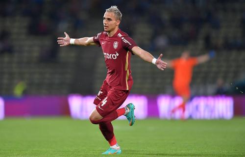 FC Argeș - CFR Cluj 0-6 | Dan Petrescu, antrenorul campioanei, l-a lăudat la finalul partidei pe Cristi Manea, autorul unui supergol în minutul 37.