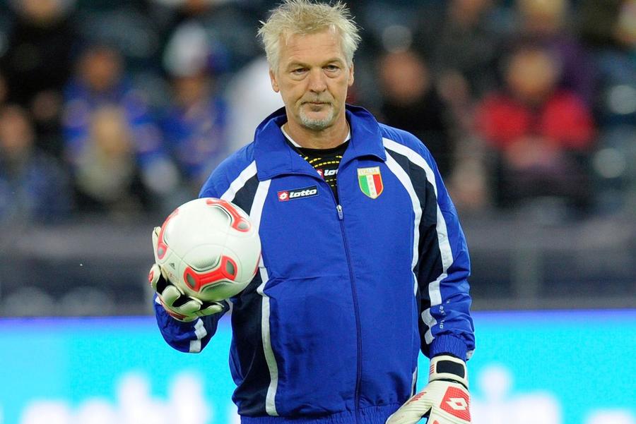 Stefano Tacconi / Sursă foto: Guliver/Getty Images Fostul mare portar al Italiei, în stare critică: „Următoarele zile sunt decisive” » A fost pe teren într-un meci istoric al unei echipe românești