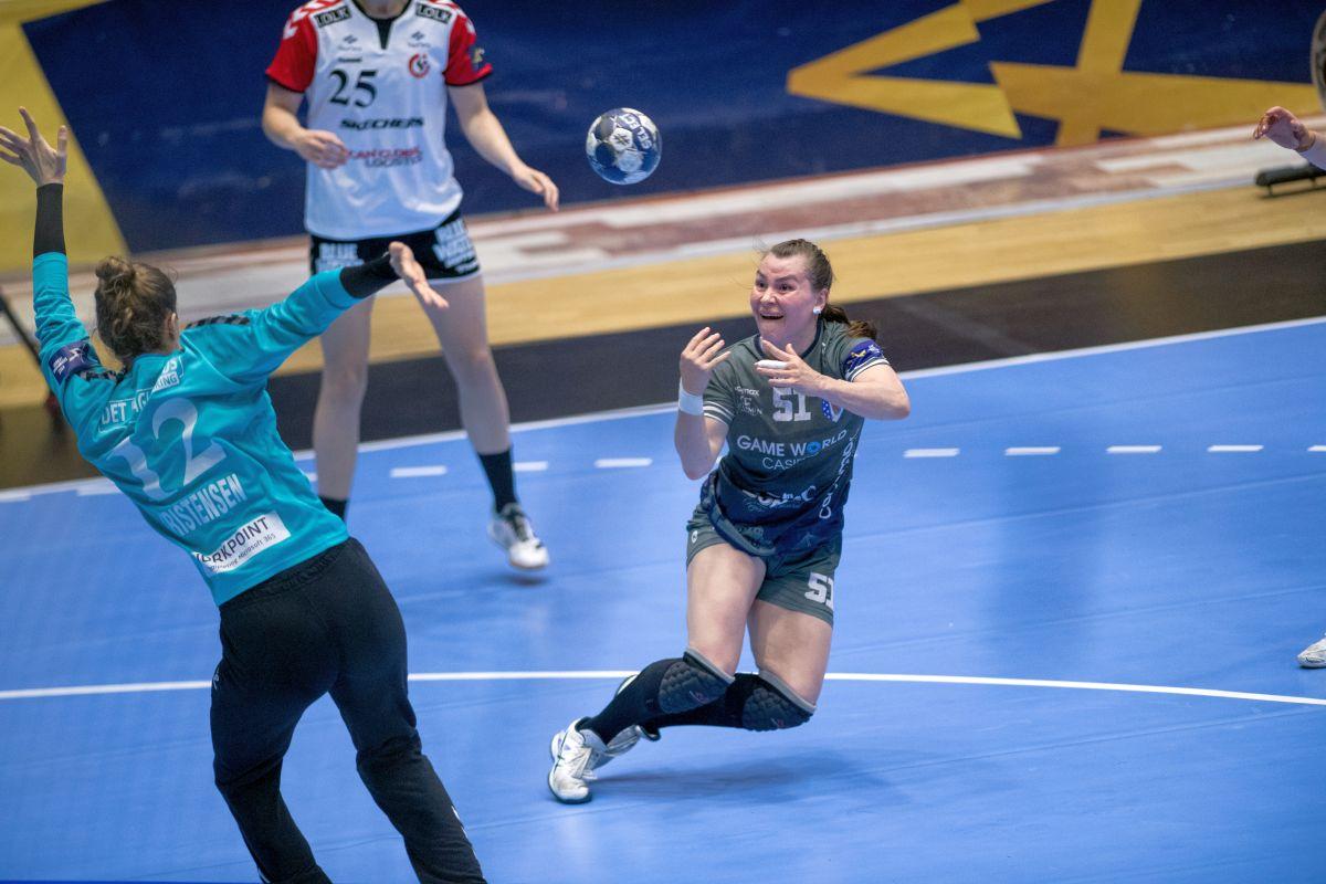 Vis frânt la „Polivalentă” » CSM București ratează Final Four-ul Ligii Campionilor, după o repriză de coșmar cu Esbjerg
