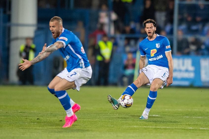 Farul - Rapid 7-2 » Mijlocașul central Tudor Băluță (24 de ani) s-a accidentat aseară și ar putea lipsi până la finalul play-off-ului, spune managerul liderului, Gică Hagi (58).