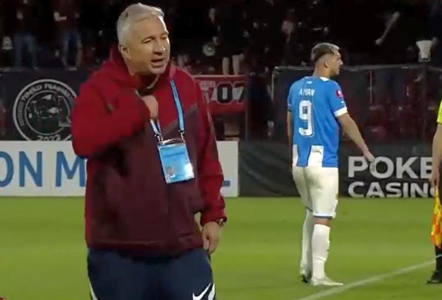 CFR Cluj - Universitatea Craiova . Fază controversată în minutul 27 al meciului din Gruia, în urma căreia Dan Petrescu a făcut o criză de nervi și a luat cartonaș galben/ foto: captură Prima Sport CFR se simte furată de cei cu care a câștigat 5 titluri la rând