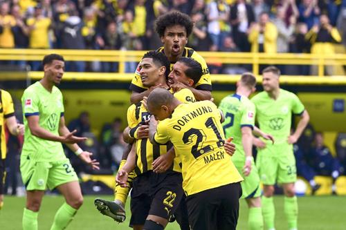 Borussia Dortmund a spulberat-o pe Wolfsburg, scor 6-0, în etapa #31 din Bundesliga/ foto: Imago Images