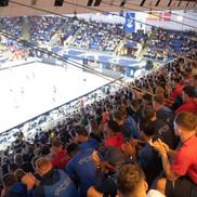 Fotbaliștii de la FCSB au făcut spectacol în Sala Polivalentă, la returul CSM București - Esbjerg / foto: Raed Krishan