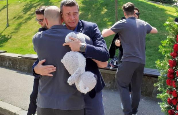 Dezvăluiri tulburătoare din Serbia » Fiica antrenorului de la SCM Zalău ar fi încercat să-l oprească pe băiatul care și-a omorât colegii: „A stat în calea răului, a câștigat timp”
