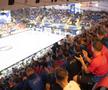 Fotbaliștii de la FCSB au făcut spectacol în Sala Polivalentă, la returul CSM București - Esbjerg / foto: Raed Krishan