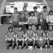 Poza de grup cu trofeul Cupei Campionilor Europeni - Steaua (1986)