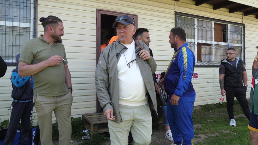 Observatorul Vasile Bădilă s-a ales cu câțiva pumni în urma altercației din finalul jocului Scandal monstruos, semne obscene și bătaie ca în filmele western! A fost HAOS la Șirna Varnița-Gorgota » Observatorul meciului: „Am luat trei pumni! Nici nu știu de unde au venit”