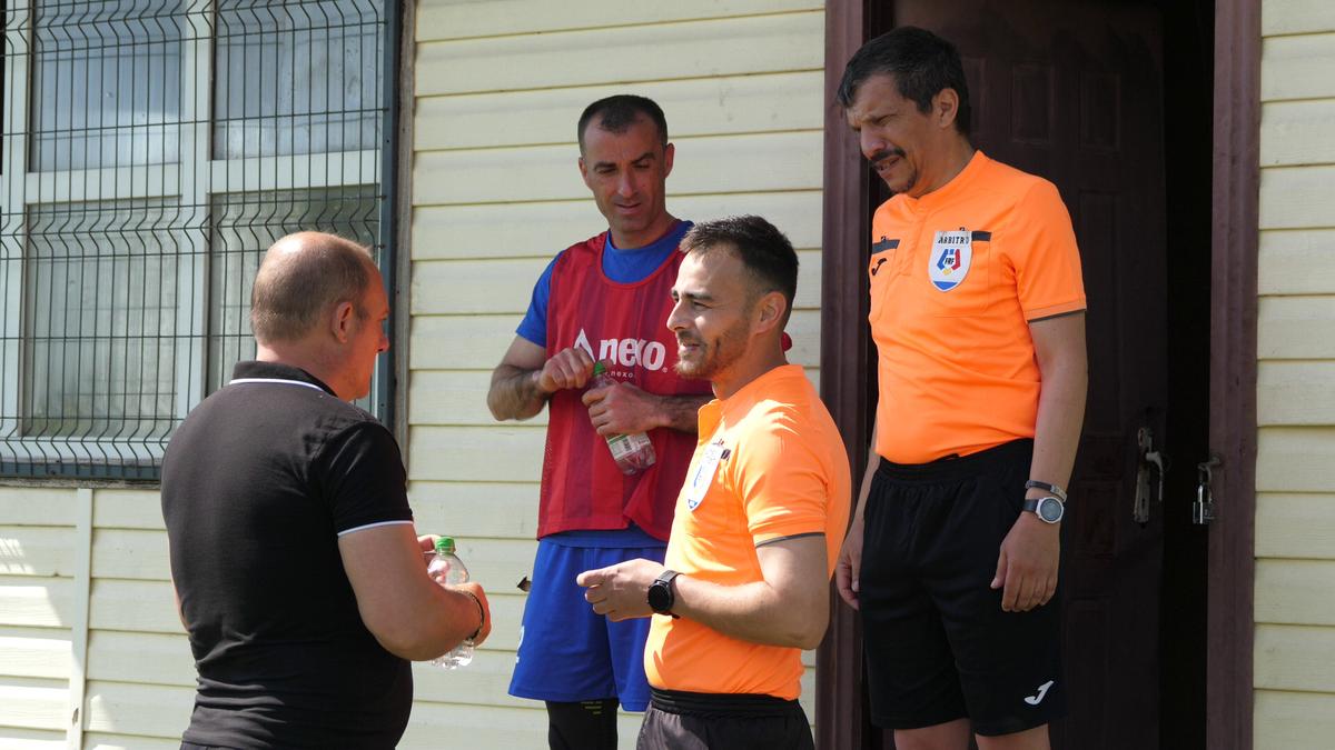 Scandal monstruos, semne obscene și bătaie ca în filmele western! A fost HAOS la Șirna Varnița-Gorgota » Observatorul meciului: „Am luat trei pumni! Nici nu știu de unde au venit”