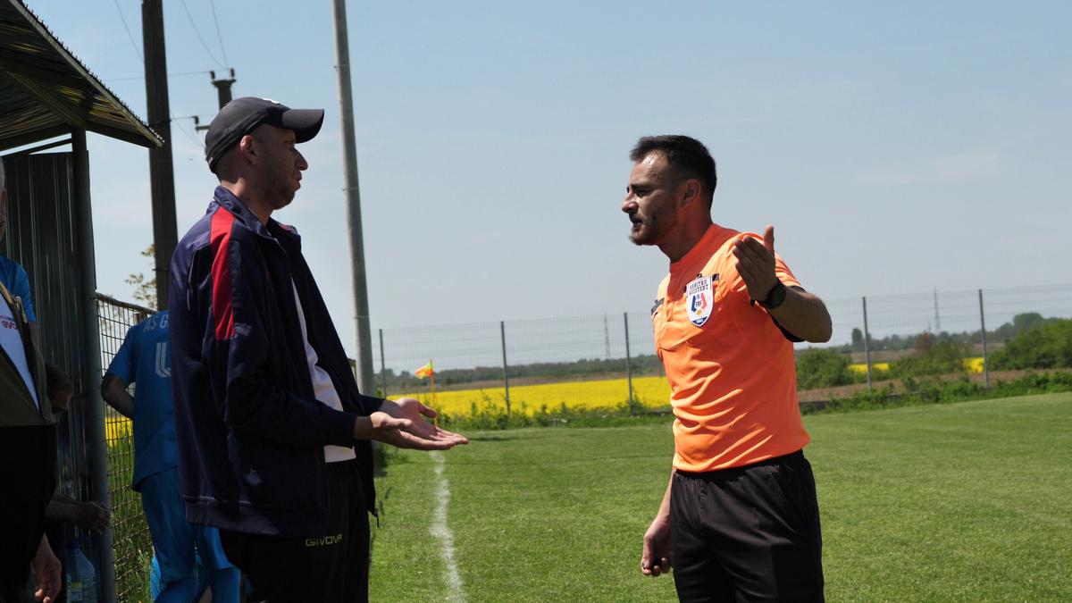 Scandal monstruos, semne obscene și bătaie ca în filmele western! A fost HAOS la Șirna Varnița-Gorgota » Observatorul meciului: „Am luat trei pumni! Nici nu știu de unde au venit”