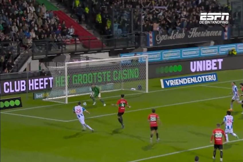 Jasper Cillessen (34 de ani), fostul portar al celor de la Ajax și FC Barcelona, a fost protagonistul unei faze incredibile în meciul disputat sâmbătă de formația sa, Nijmegen, pe teren propriu, în fața lui Heeerenveen