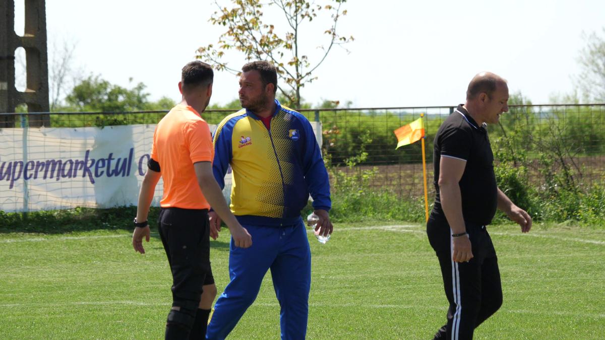 Scandal monstruos, semne obscene și bătaie ca în filmele western! A fost HAOS la Șirna Varnița-Gorgota » Observatorul meciului: „Am luat trei pumni! Nici nu știu de unde au venit”