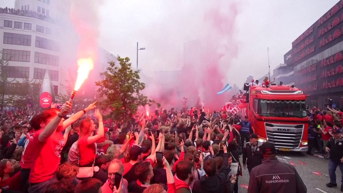 I-au plimbat cu TIR-ul! A fost frenezie în Eindhoven, după ce PSV a cucerit titlul