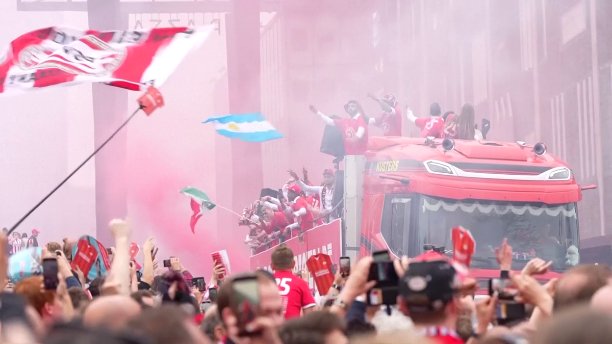 I-au plimbat cu TIR-ul! A fost frenezie în Eindhoven, după ce PSV a cucerit titlul