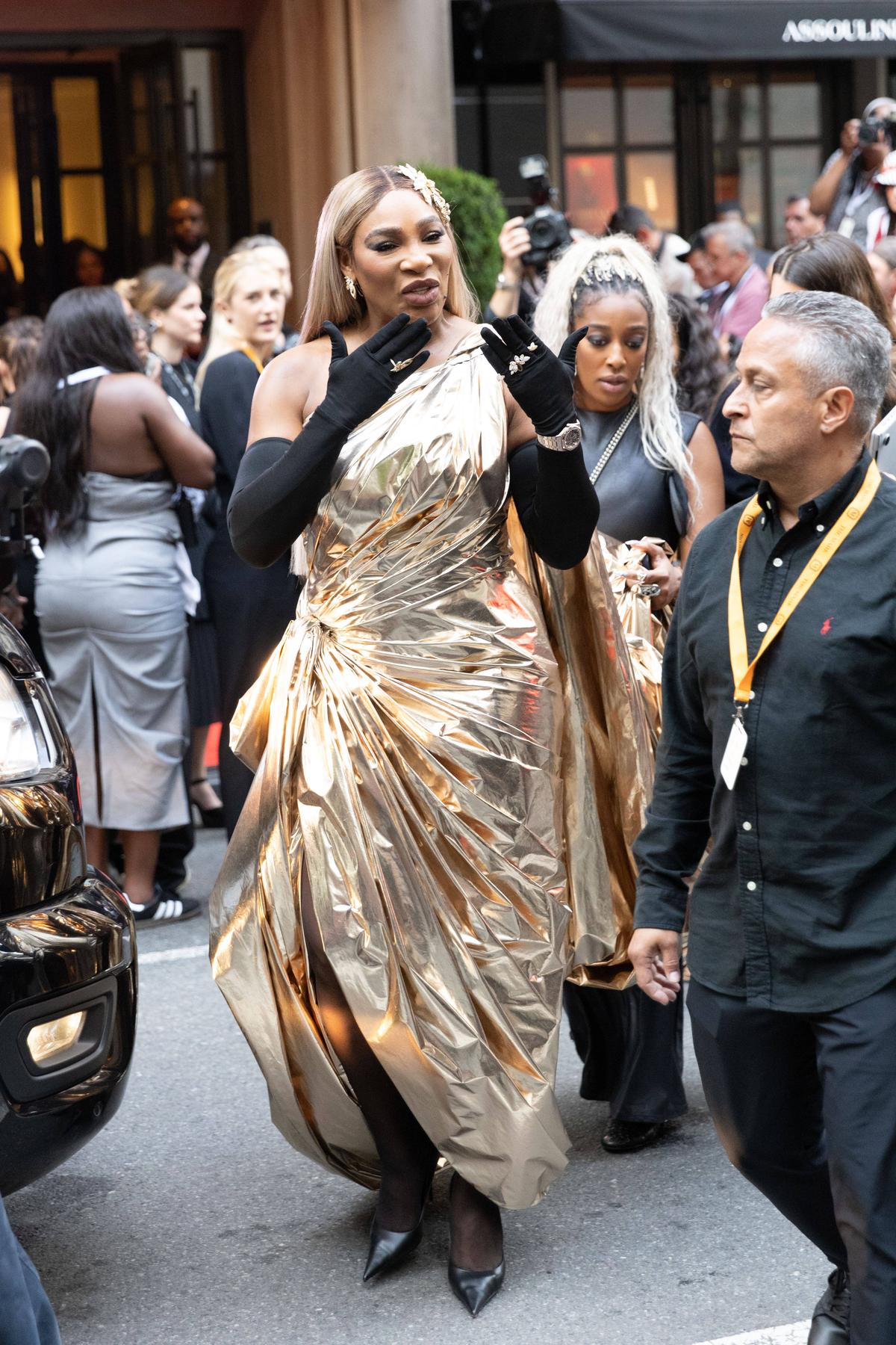 Rochia Serenei Williams a aruncat în aer Met Gala! Sharapova a scos telefonul: „Unde e?”