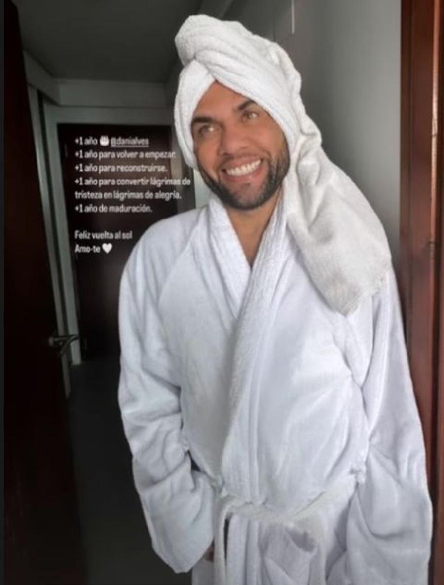 Mesajul Joanei Sanz pentru Dani Alves de ziua lui, foto: Instagram Dani Alves, la 41 de ani » Imaginea postată de Joana Sanz pe rețelele de socializare: „De la capăt”