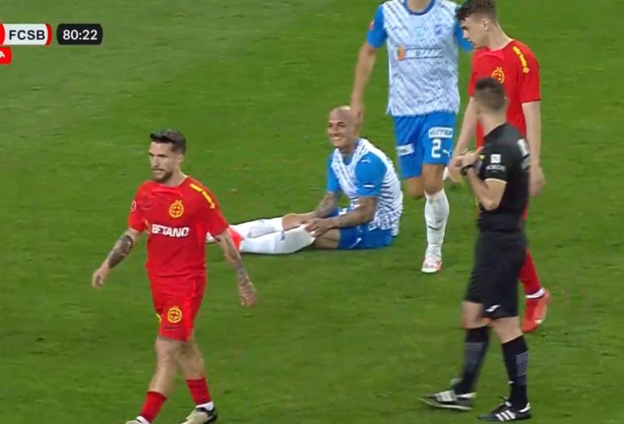 Mitriță râde după ce a fost faultat de Băluță Faza trecută cu vederea în minutul 81 din Craiova - FCSB » Moment tensionat între „frații” Mitriță și Băluță! I-a râs în față