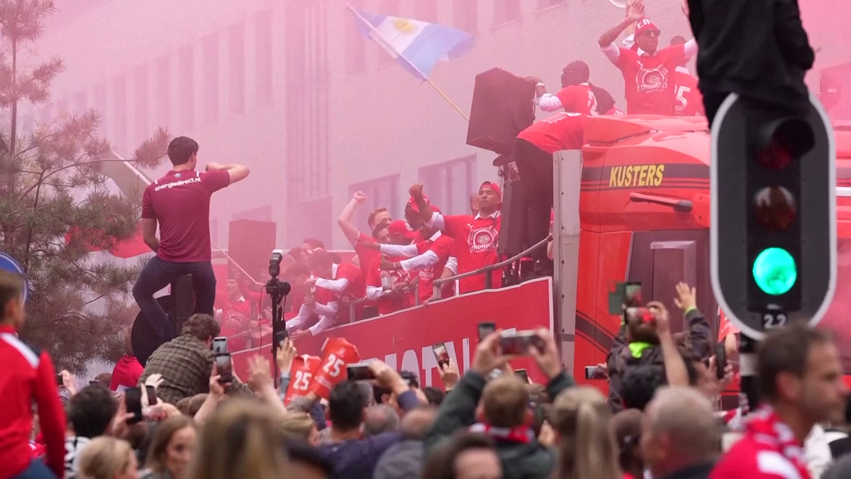 I-au plimbat cu TIR-ul! A fost frenezie în Eindhoven, după ce PSV a cucerit titlul