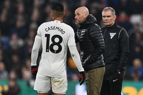 Casemiro și Erik ten Hag, discuție în timpul partidei pierdute cu Crystal Palace, 0-4