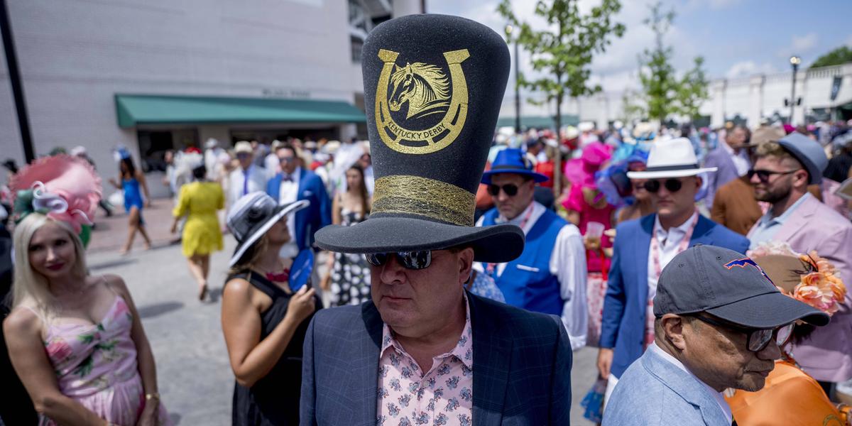 Evenimentul de sport care a zguduit America în week-end » 130.000 de cocktailuri vândute în pahare aurii, într-o singură zi! Cât costă specialitatea