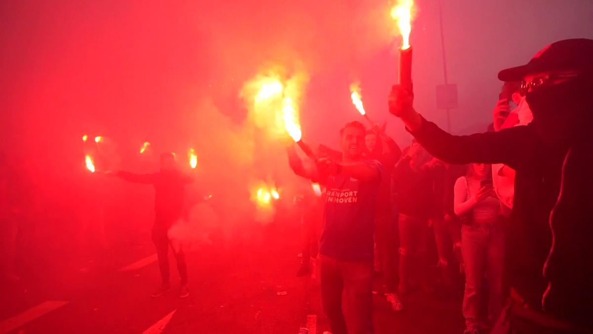 I-au plimbat cu TIR-ul! A fost frenezie în Eindhoven, după ce PSV a cucerit titlul