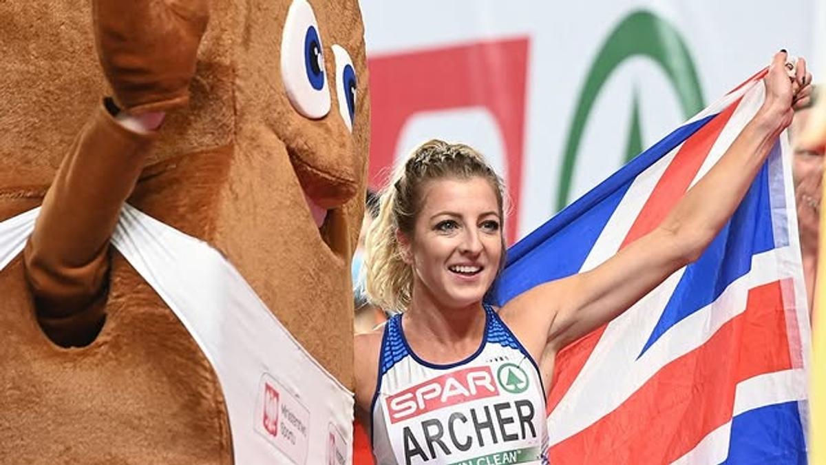 Atleta le răspunde celor care au hărțuit-o că a alergat în „bikini” la Maratonul Londrei: „Trebuia să port trening?”