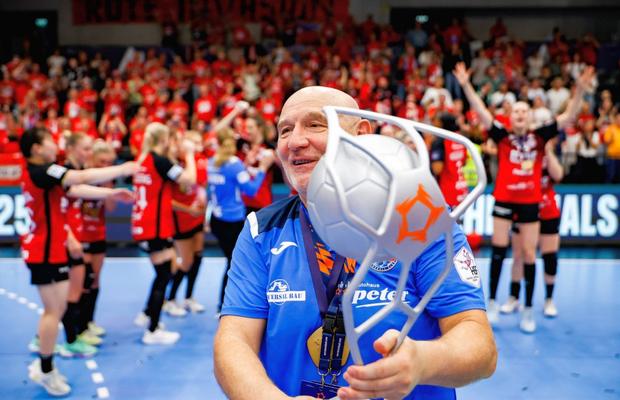 Antrenorul de origine română care tocmai a câștigat EHF European League: „Voi, românii, ați stricat piața!”