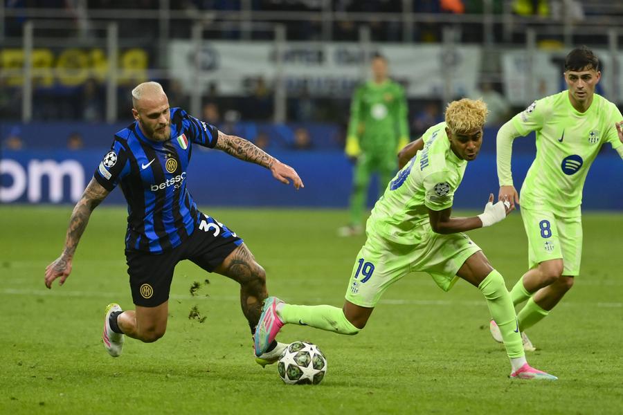 Yamal a trebuit să se recunoască învins în fața pragmatismului și insistenței italienilor în Inter - Barcelona, semifinala de vis din Champions League. Foto: Imago Mircea Lucescu a avut doi foști elevi la Inter - Barcelona și numește eroul serii: „A făcut meciul vieții!” » Cine va cuceri Champions League: ”Ei vor lua trofeul”