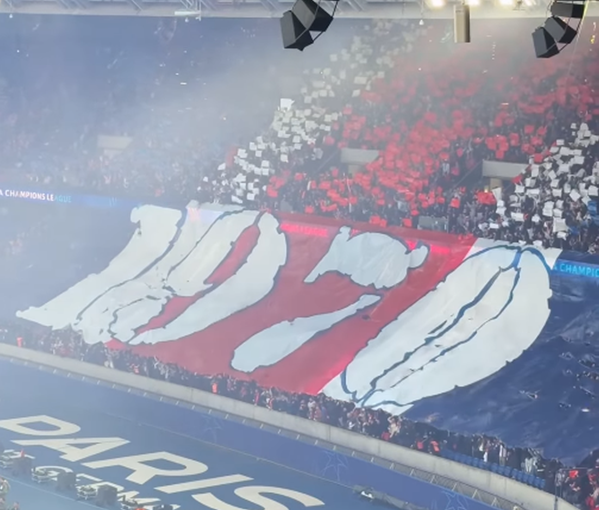 Scenografie spectaculoasă la PSG - Arsenal, pe 3 sferturi de stadion