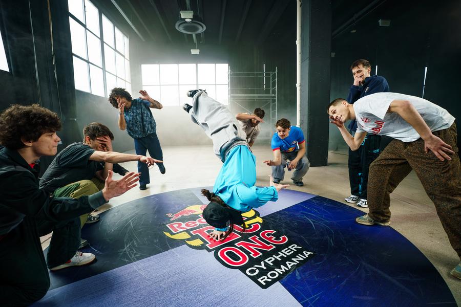 Pregătiri pentru Red Bull BC One „Dansam la ora două în dormitorul de 12 metri pătrați” » Culisele sportului ajuns la Jocurile Olimpice: „Curgea transpirația pe jos, alunecai...”