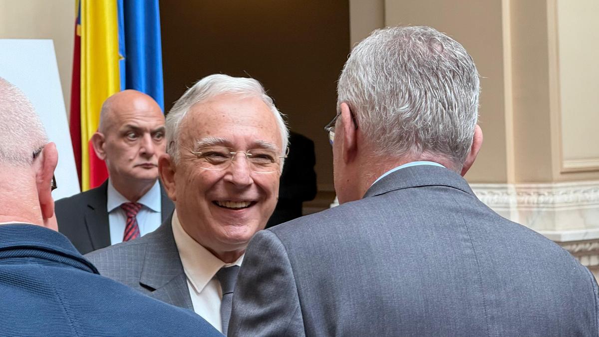 „«Steau» București, apoi Steaua «Budapest». După finală, întreaga lume a reținut numele campioanei” » Eroilor de la Sevilla le-au fost înmânate monede aniversare