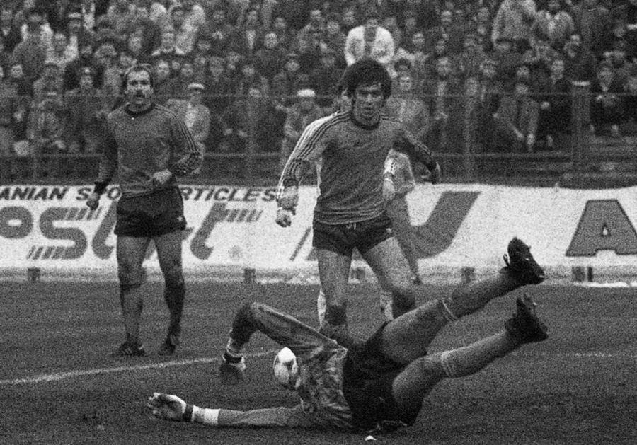 Steaua s-a distrat cu danezii de la Vejle în primul tur spre Cupa Campionilor Europeni 1986 Gabi Balint a deschis ușa casei, la Sângeorz-Băi » Spumos la 40 de ani de la Sevilla: „În timp ce mergeam să bat penalty-ul, îl înjuram în gând pe Lăcătuș”