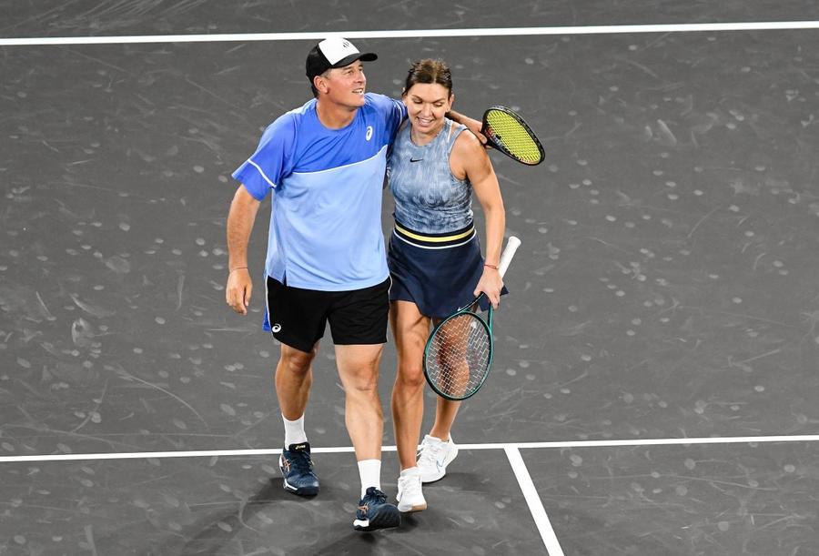 Andrei Pavel și Simona Halep la un meci demonstrativ de la Cluj-Napoca în 2024 Foto: Imago Images Andrei Pavel, la momentul destăinurilor: „Am crezut că sunt eu cel diferit, dar m-am mințit singur”
