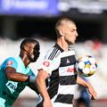 Florent Poulolo (stânga), în duel cu Jovo Lukic // FOTO Imago Images