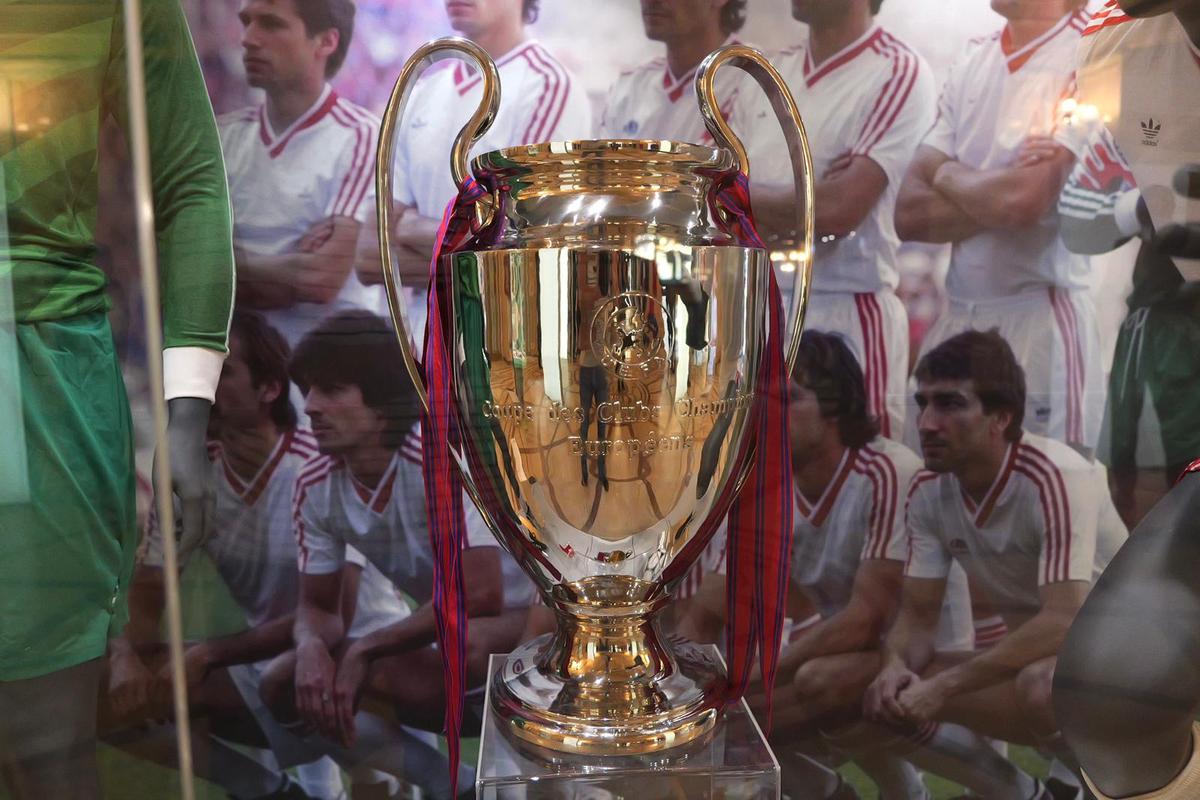 „«Steau» București, apoi Steaua «Budapest». După finală, întreaga lume a reținut numele campioanei” » Eroilor de la Sevilla le-au fost înmânate monede aniversare