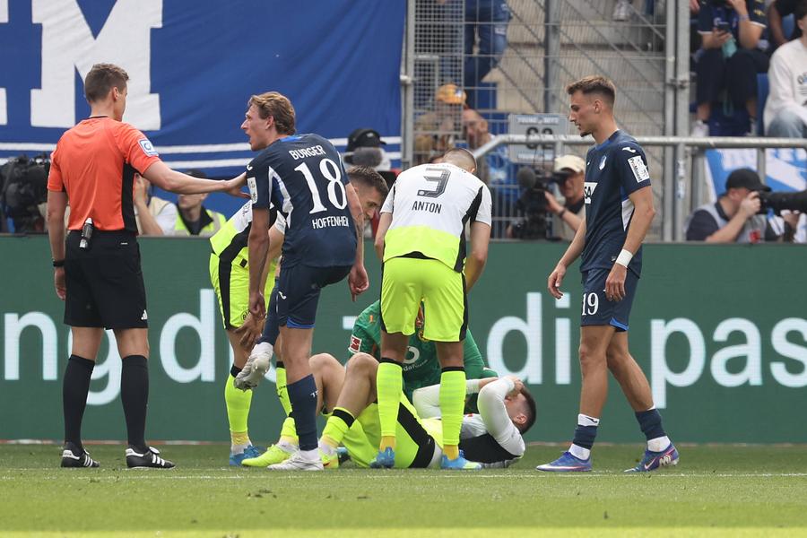 Niklas Sule s-a accidentat grav în meciul Hoffenheim- Dortmund. Foto: Imago Veste-șoc » Cvintuplul campion cu Bayern și-a anunțat retragerea din fotbal la doar 30 de ani: „Am plâns zece minute în duș”