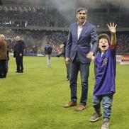 Victor Pițurcă, alături de nepotul său - Sărbătoare la 40 de ani de la finala de la Sevilla // FOTO: Cristi Preda (GSP.ro)