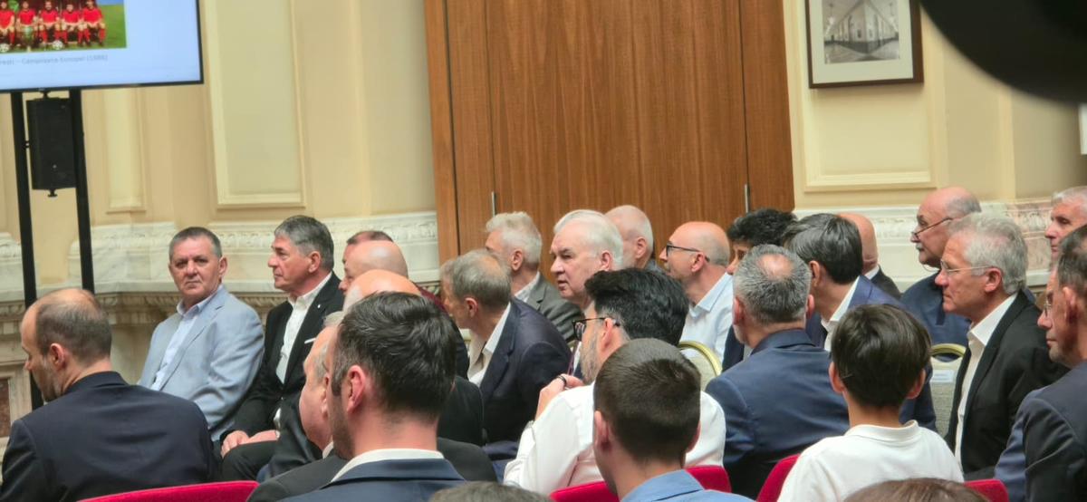 „«Steau» București, apoi Steaua «Budapest». După finală, întreaga lume a reținut numele campioanei” » Eroilor de la Sevilla le-au fost înmânate monede aniversare