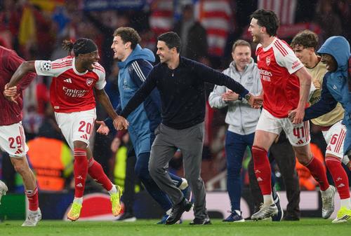 Managerul Mikel Arteta și jucătorii lui Arsenal exultă după calificarea în finala Ligii Campionilor / Foto: Imago