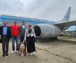 Victor Pițurcă ți Ștefan Iovan, reîntâlnire emoționantă după 40 de ani cu echipajul Tarom care i-a adus de la Sevilla / Facebook Steaua București