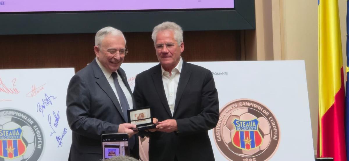 „«Steau» București, apoi Steaua «Budapest». După finală, întreaga lume a reținut numele campioanei” » Eroilor de la Sevilla le-au fost înmânate monede aniversare