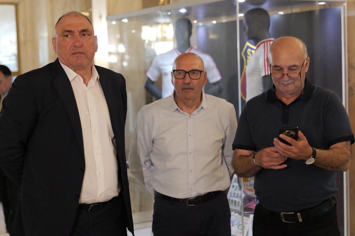 „«Steau» București, apoi Steaua «Budapest». După finală, întreaga lume a reținut numele campioanei” » Eroilor de la Sevilla le-au fost înmânate monede aniversare