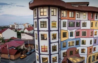 Nu e în Viena, ci în București. Cât costă cea mai colorată clădire de pe piața imobiliară