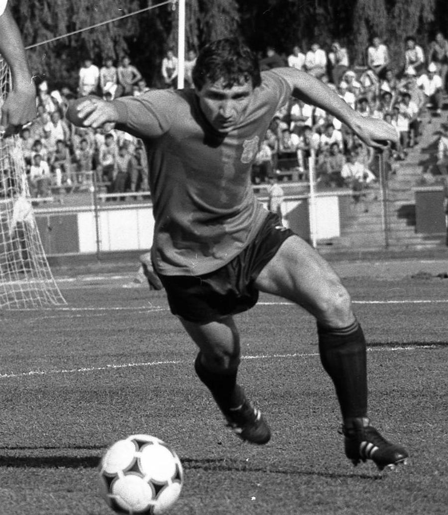 Ilie Bărbulescu, fundașul stânga al Stelei 1986, a marcat un gol memorabil cu Honved, la București Gabi Balint a deschis ușa casei, la Sângeorz-Băi » Spumos la 40 de ani de la Sevilla: „În timp ce mergeam să bat penalty-ul, îl înjuram în gând pe Lăcătuș”