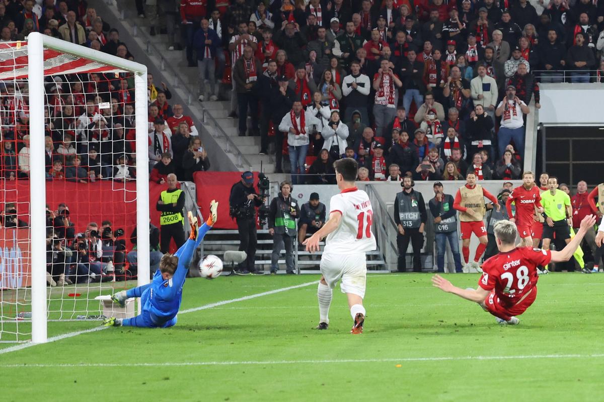 Freiburg - Aston Villa este finala Europa League » Ce UMILINȚĂ în duelul englez!