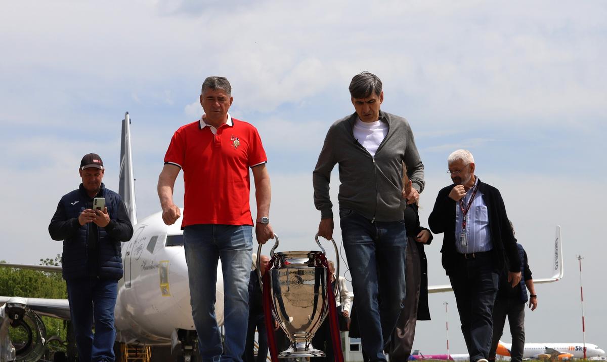 Ce a făcut Victor Pițurcă cu tricoul purtat în finala istorică de la Sevilla: „Cred că m-am enervat, eram înapoiați atunci”