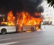 VIDEO + FOTO Momente de panică în București! Un troleibuz a luat foc în centrul orașului